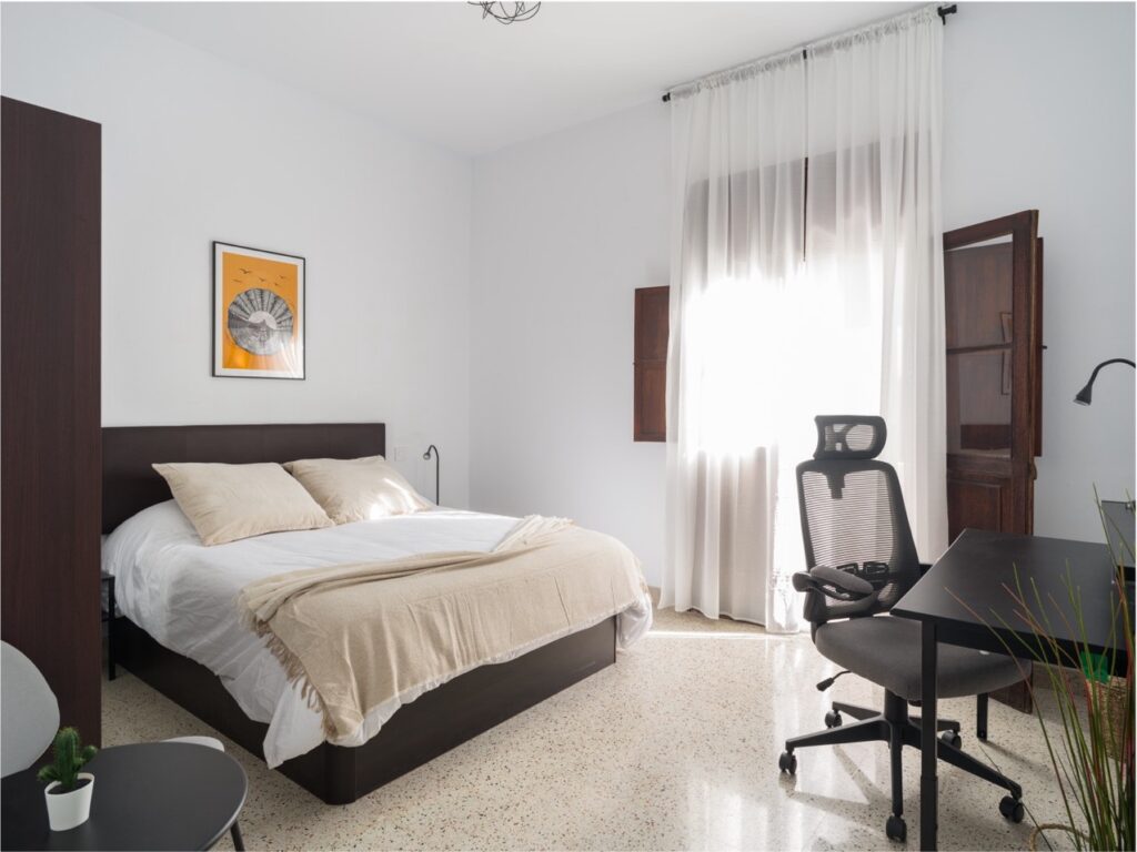 Euclid Room - Co-Living CasaLunaMar Euclid Room - Co-Living CasaLunaMar